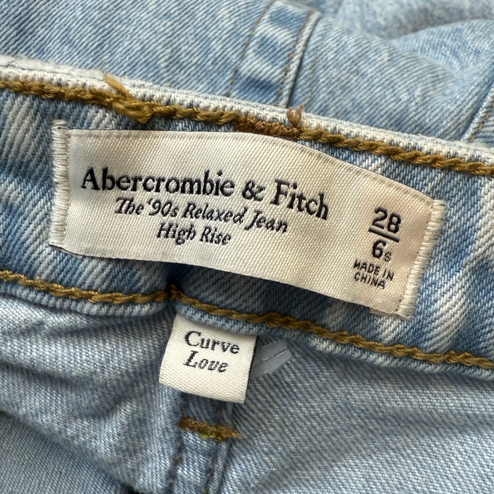 Abercrombie & Fitch Curve Love 90’s Relaxed High Rise Jean Size 6s - Picture 5 of 9